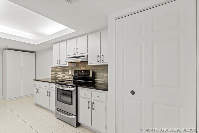 Building Photo - 2455 Lindell Blvd