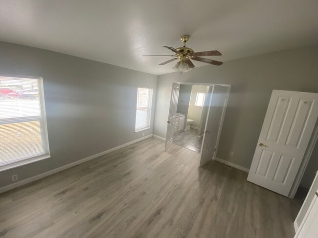 Building Photo - Updated 3 Bedroom / 2 Bath Mobile Home on ...