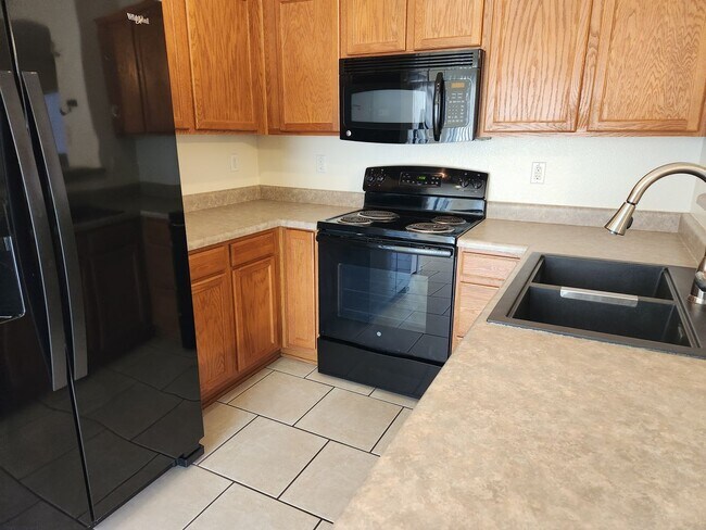 Building Photo - Rental Home Available in Surprise!