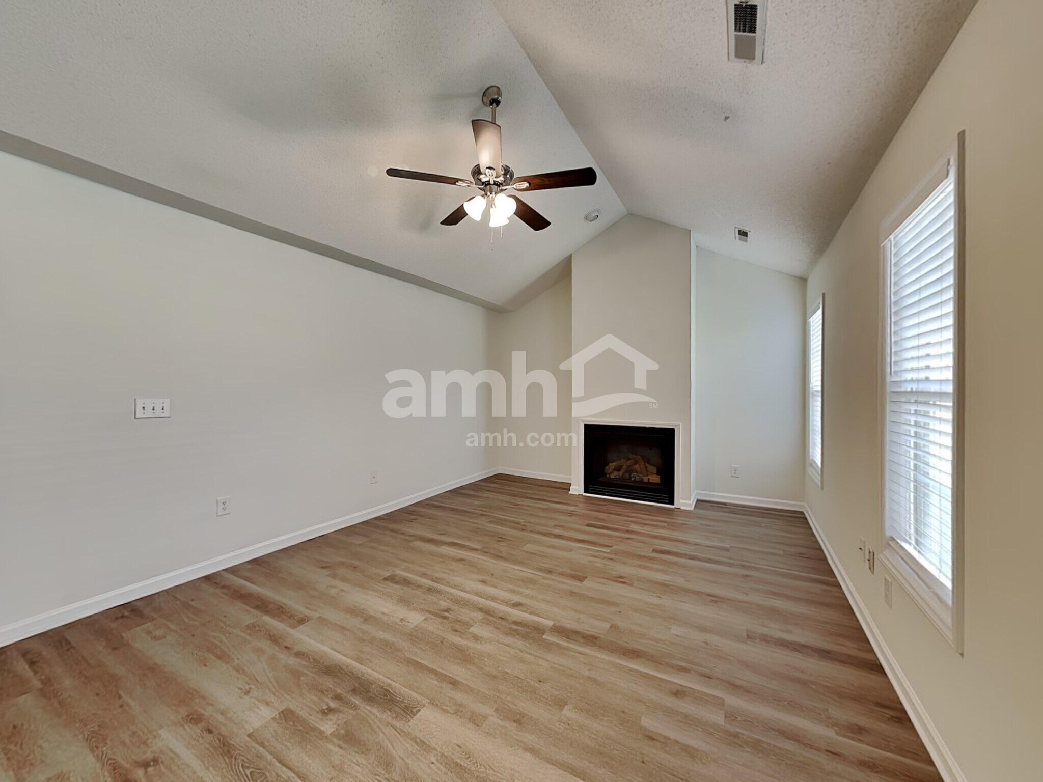 Building Photo - 5765 Regent Village Dr