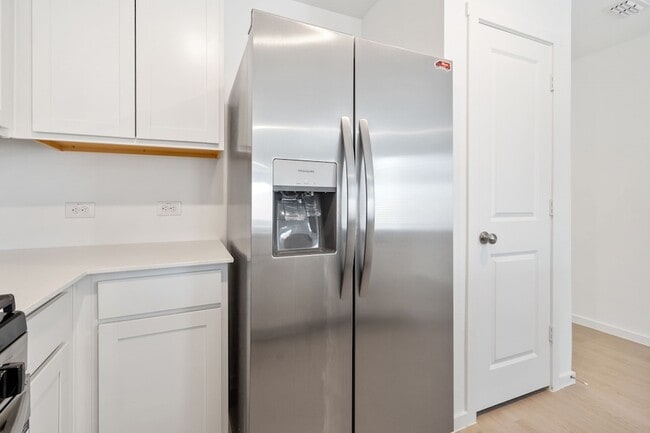 Building Photo - 3912 Pontchartrain Pkwy