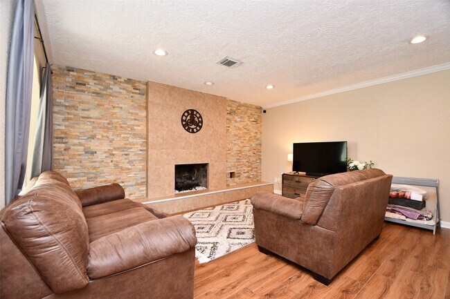 Building Photo - 3410 Plum Brook Ln