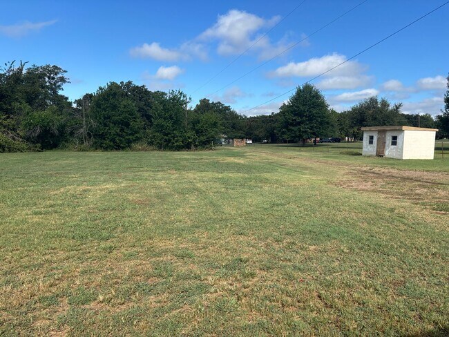 Building Photo - 1/1 Barndominium on One Gated Acre in Rura...