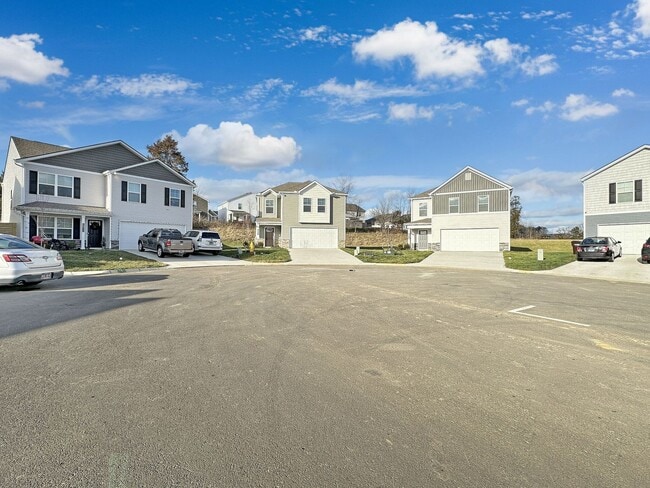 Building Photo - Welcome home to the Cabral at Belhaven in Corryton!
