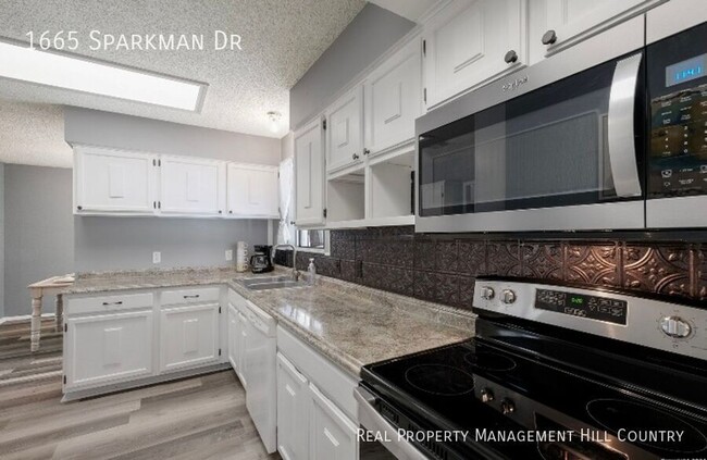 Building Photo - 1665 Sparkman Dr