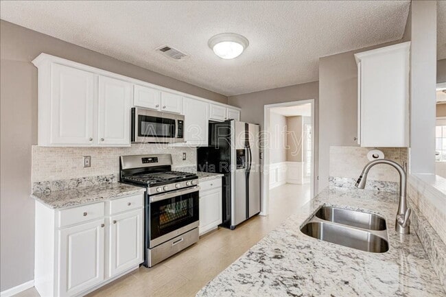 Building Photo - 2540 Alvecot Cir SE