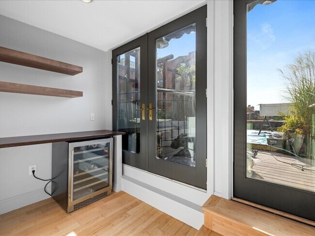 Building Photo - 81 Saint Botolph St