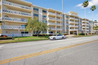 Building Photo - 1200 N Shore Dr NE