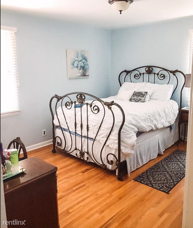 Building Photo - 3 br, 1 bath House - 4805 Merrill Lane