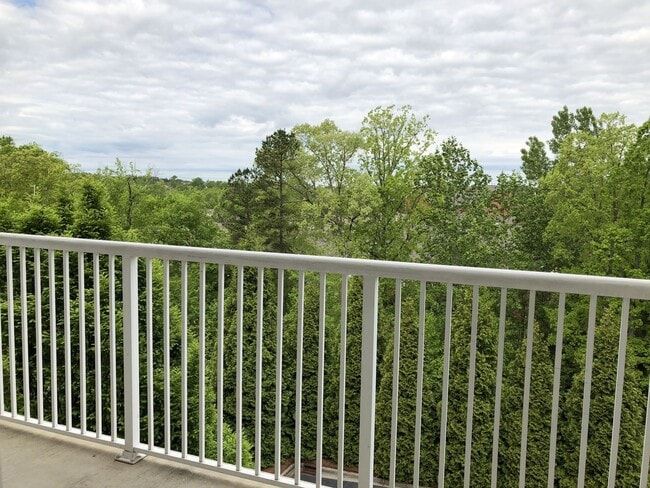 Building Photo - 2 Bedroom 2 Bath Condo Available Now in Ba...