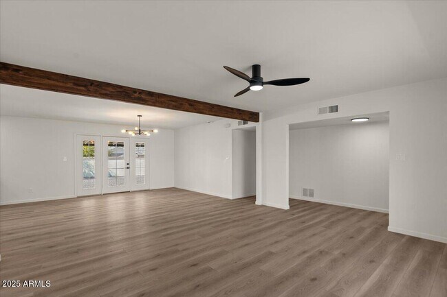 Building Photo - 8617 E Palm Ln