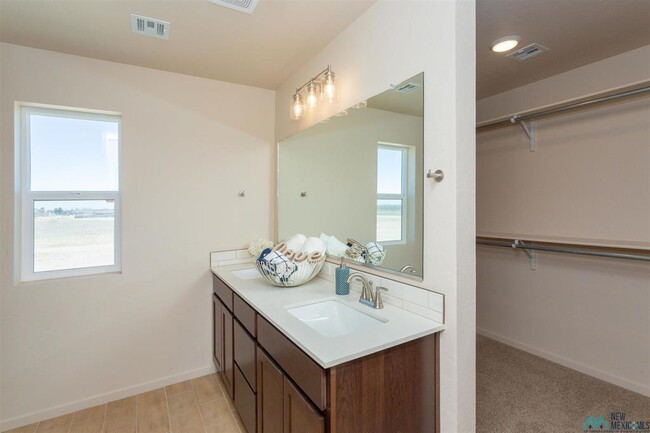 Building Photo - 8 Twin Berry Ct