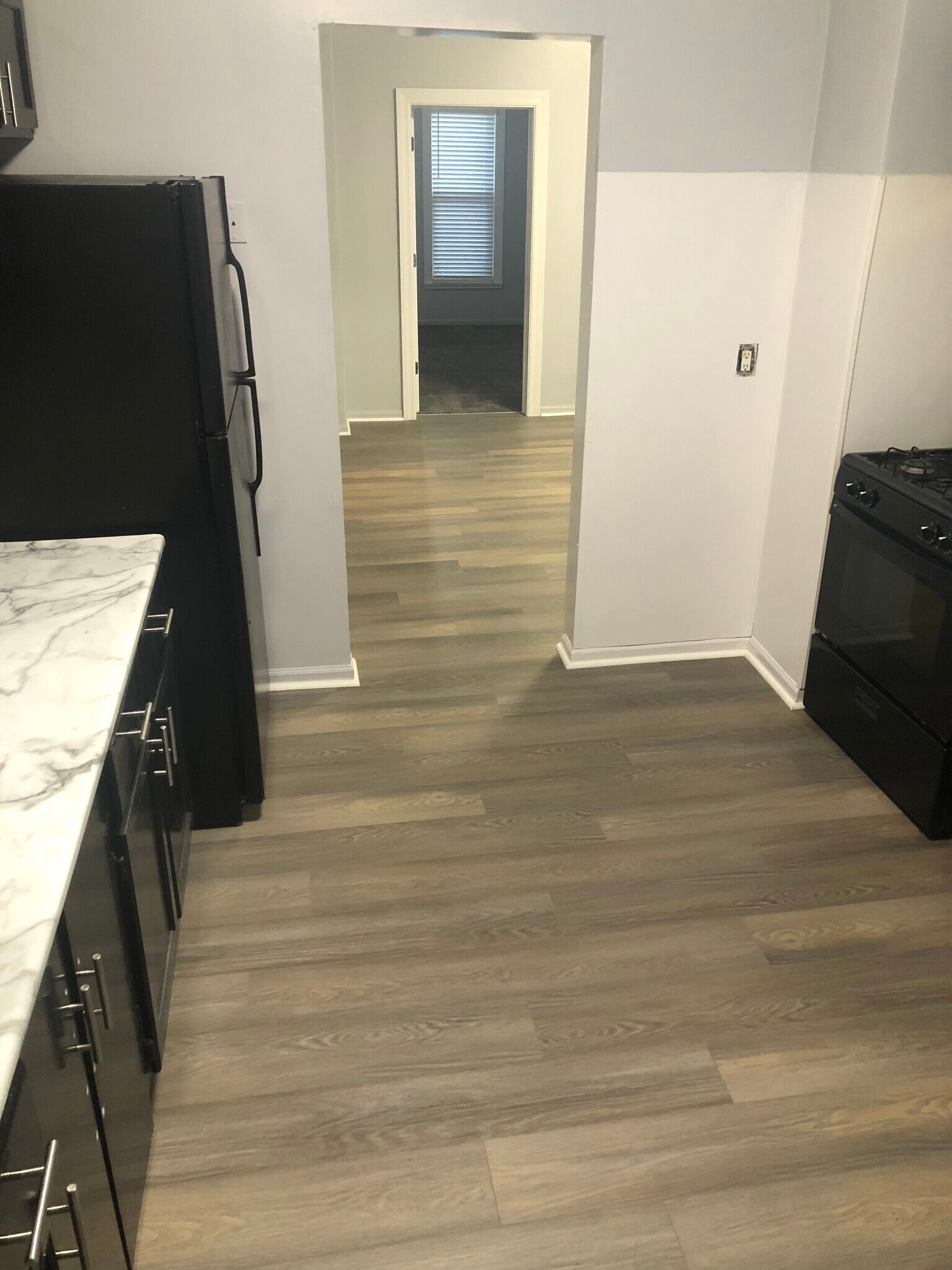 Building Photo - 482 Stella St