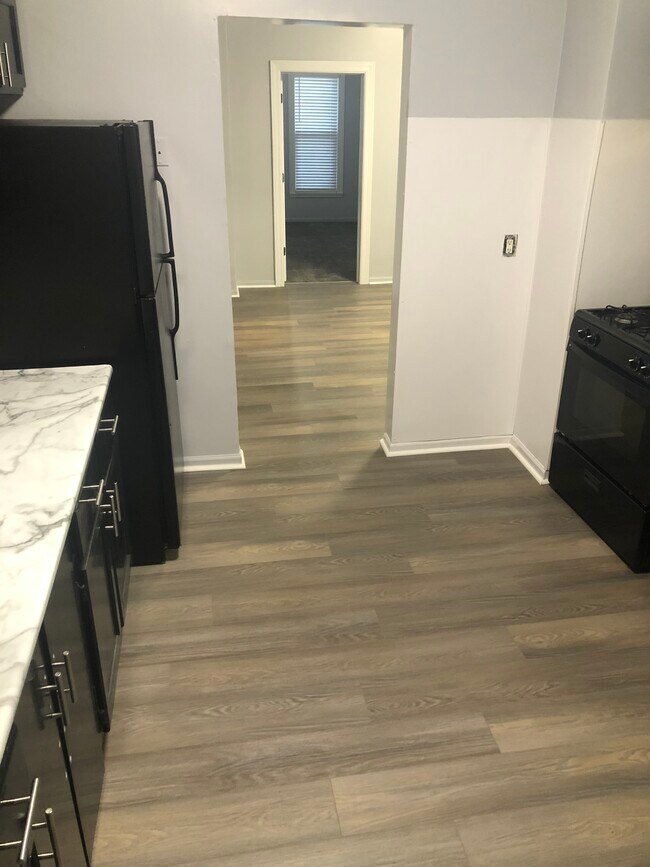 Building Photo - 482 Stella St