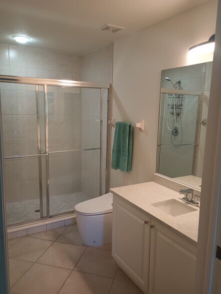 Primary Bedroom Bath - 4510 Botanical Place Cir