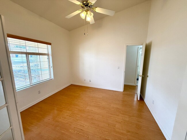 Building Photo - Spacious 3 Bedroom Home in Kingman Foothil...