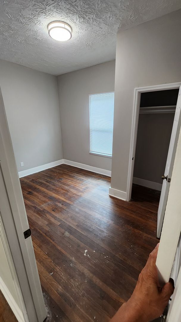 Building Photo - Cozy Home