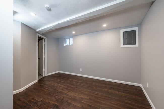 Building Photo - An Adorable 2BD/1BA Home That Has Been Renovated