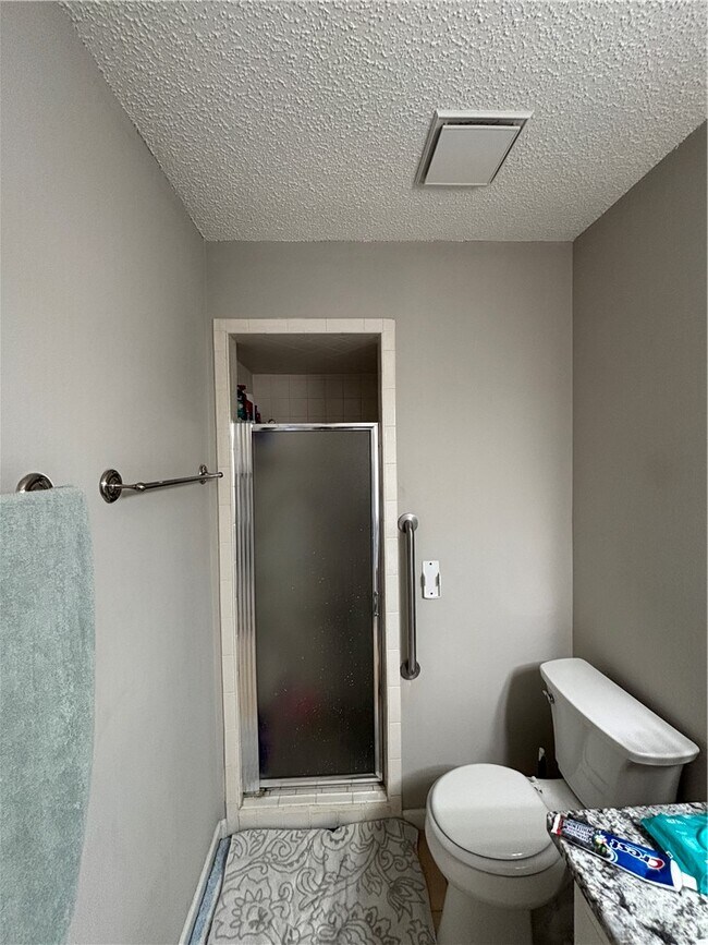 Building Photo - 2406 SW 16th St