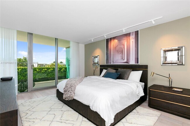 Building Photo - 360 Ocean Dr