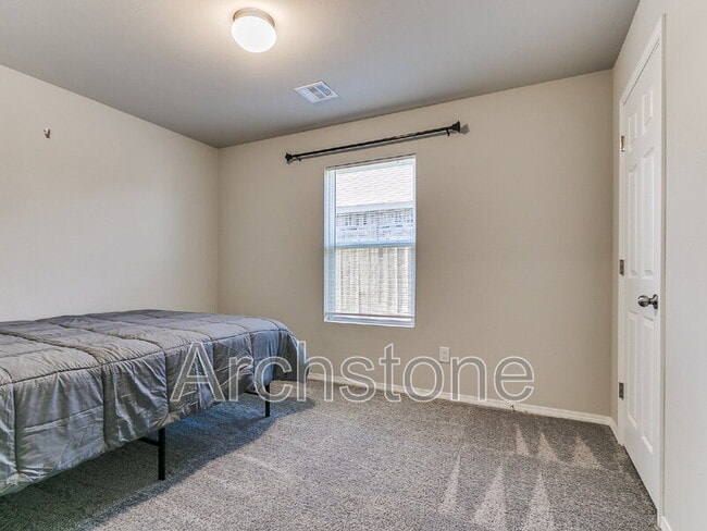 Building Photo - 1308 Dustin Dr