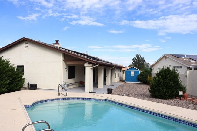 Building Photo - Home with a Pool!!!