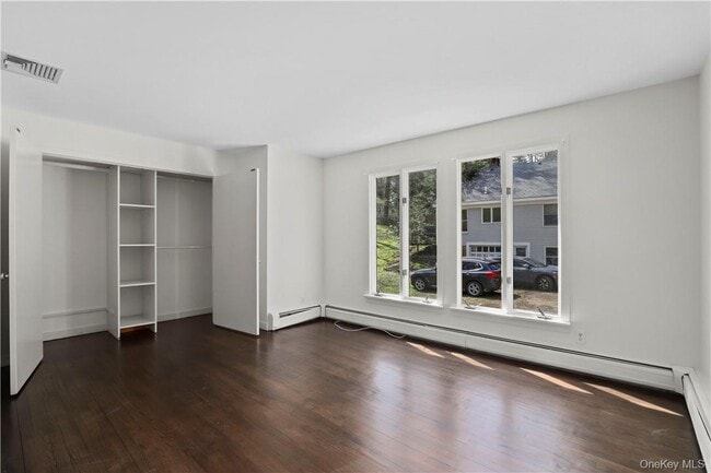 Building Photo - 165 Old Post Rd