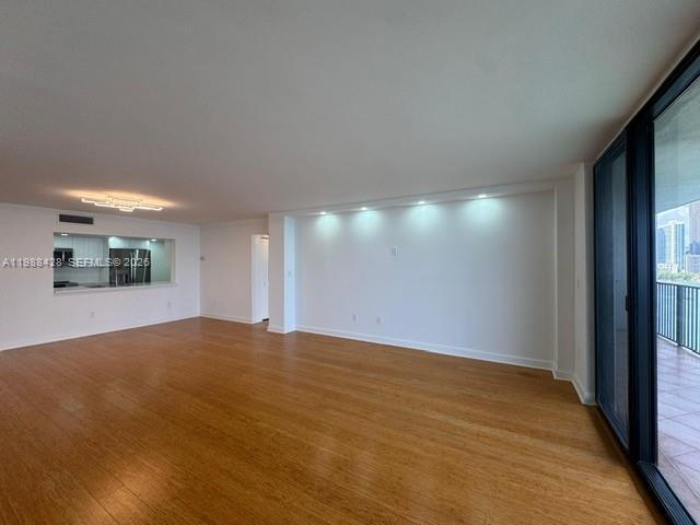 Building Photo - 801 N Venetian Dr