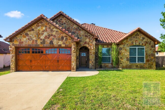 Primary Photo - 15105 General Williamson Dr