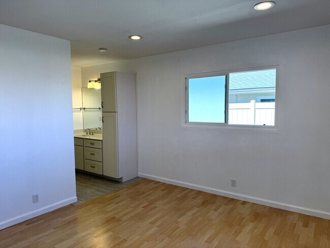 Building Photo - Newtown - Renovated 3 bedroom, 2 bath sing...
