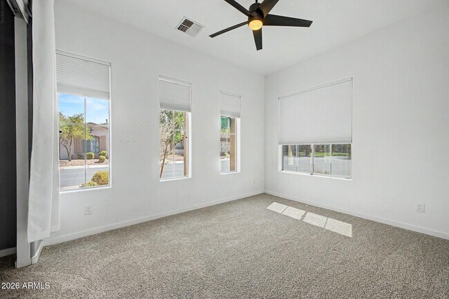 Building Photo - 1902 E Desert Ln