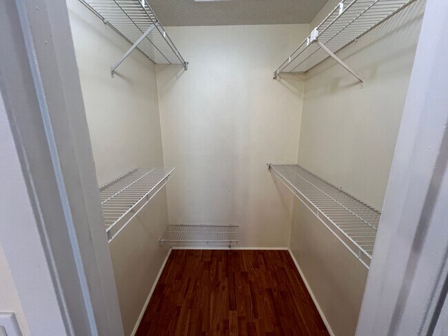 Building Photo - 1/1 Corner Unit in GATED ~ LAKEFRONT community in Altamonte Springs!