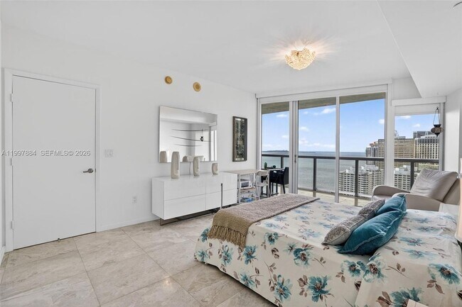 Building Photo - 495 Brickell Ave