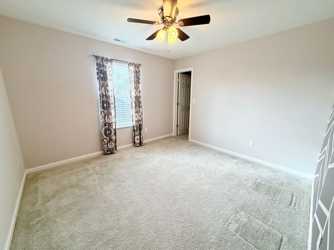 Building Photo - 1618 Woodside Cir