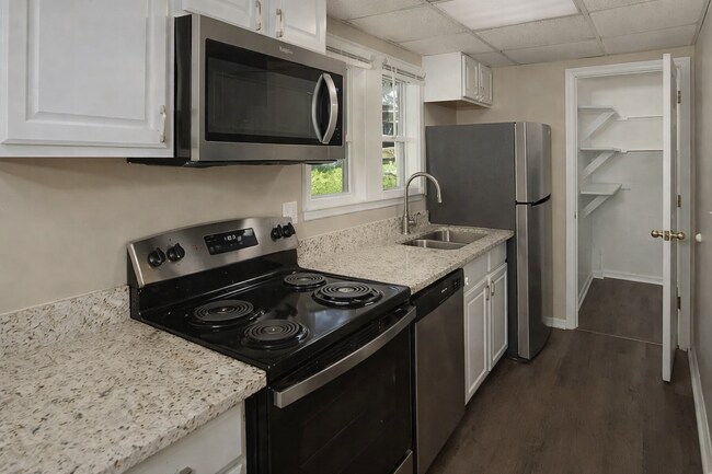 Building Photo - 471 E Montgomery St