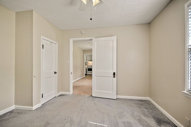 Building Photo - 1050 Delawana St