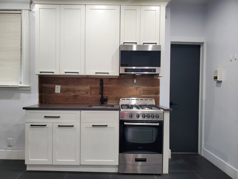66 W 18th St #1F - 66 W 18th St