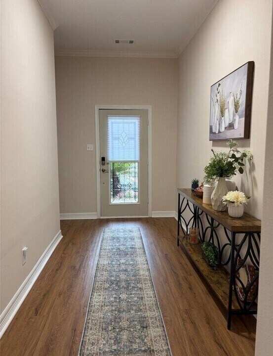 Building Photo - 3818 Treasure Island Dr