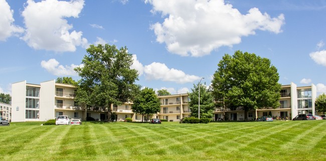 Building Photo - Crestwood Village North