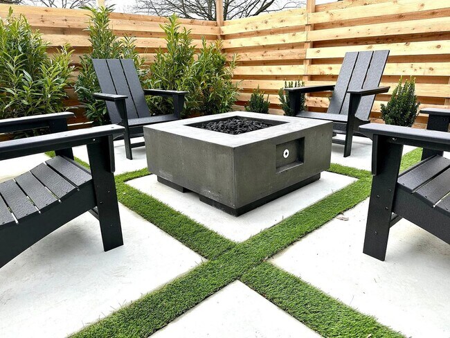 Building Photo - 2bd/1ba Seattle Home