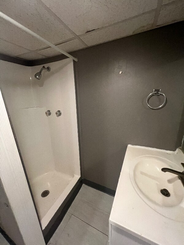 Building Photo - 51 Laverack Ave