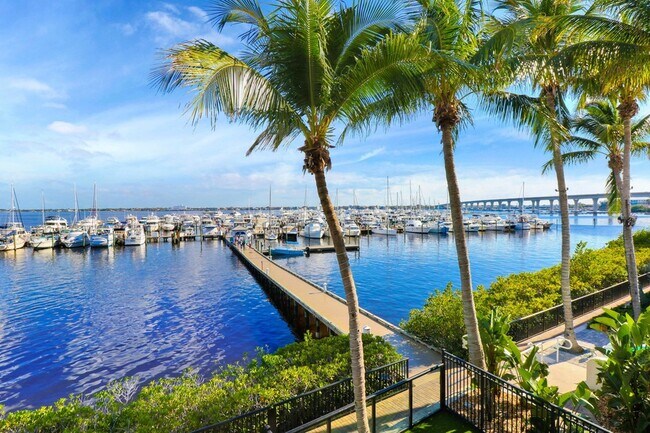 Building Photo - 975 NW Flagler Ave