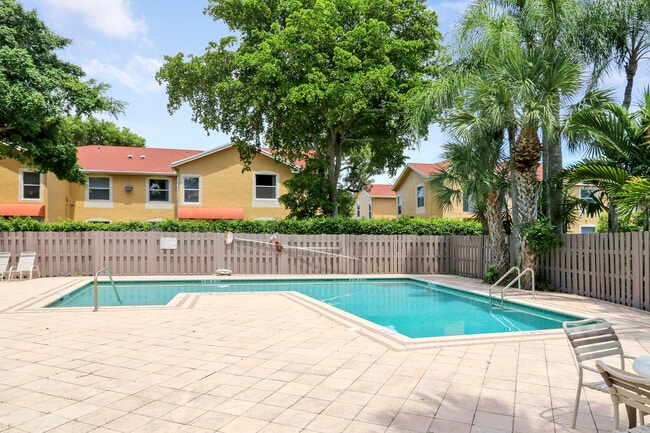 Building Photo - 6680 Thornhill Ct