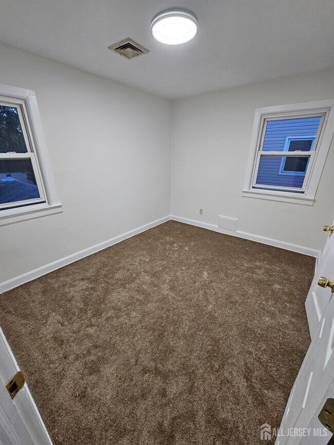 Building Photo - 33 Avenel St