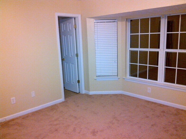 Building Photo - 132 Benfield Cir