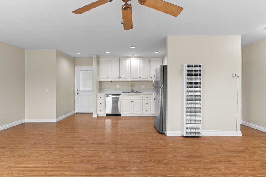Building Photo - 2884 La Salle Ave