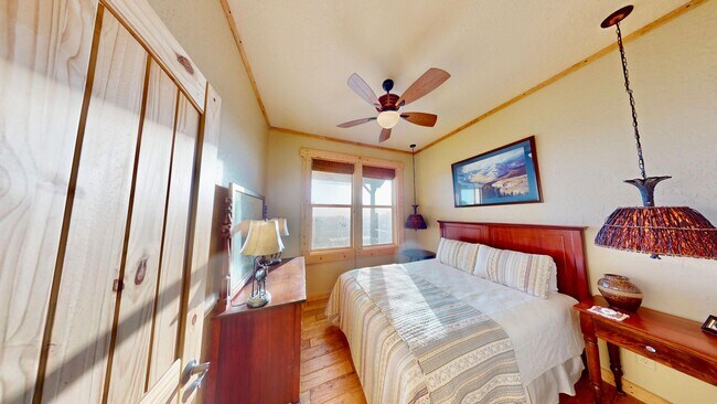 Building Photo - Beautiful Home on 10 Private Acres
