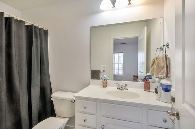 Building Photo - 158 Brookwood Dr