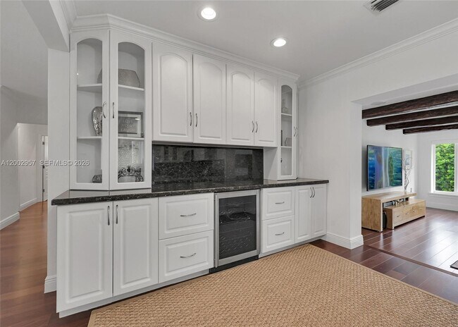 Building Photo - 6134 SW 28th St