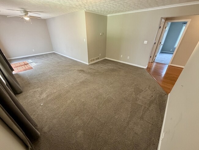 Building Photo - 212 Kensington Trce